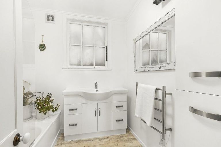 Photo of property in 66 Eden Street, Island Bay, Wellington, 6023