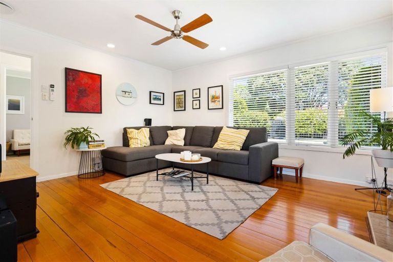 Photo of property in 5 Kervil Avenue, Te Atatu Peninsula, Auckland, 0610