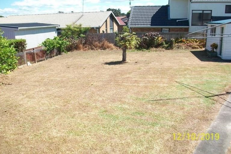Photo of property in 28 Ozich Avenue, Te Atatu South, Auckland, 0610