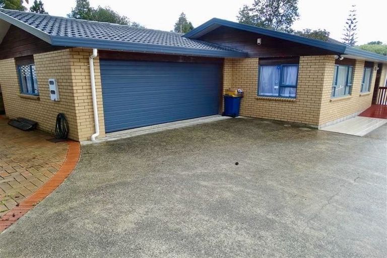 Photo of property in 3213 Great North Road, New Lynn, Auckland, 0600