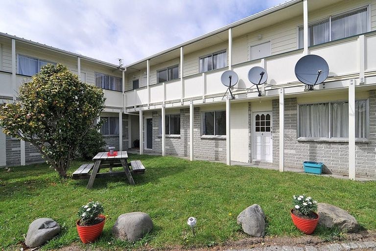 Photo of property in 3/19 Pirie Crescent, Moera, Lower Hutt, 5010
