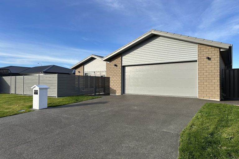 Photo of property in 5 Cassin Place, Taradale, 4112