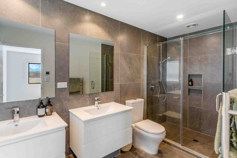 Photo of property in 26 Papa Orchard Drive, Kumeu, 0810