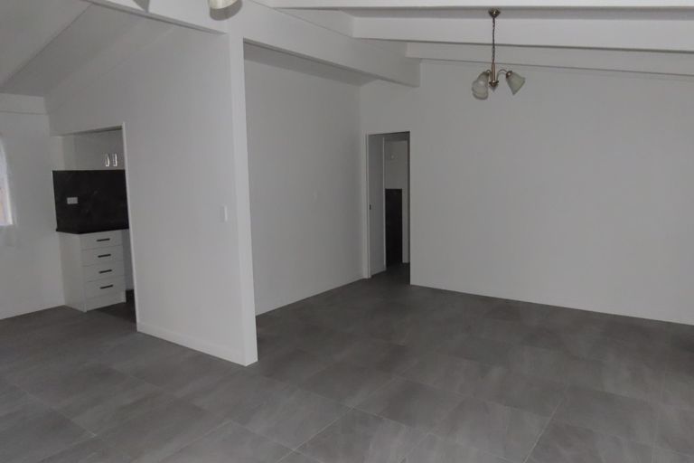 Photo of property in 77 Chichester Drive, Rosehill, Papakura, 2113