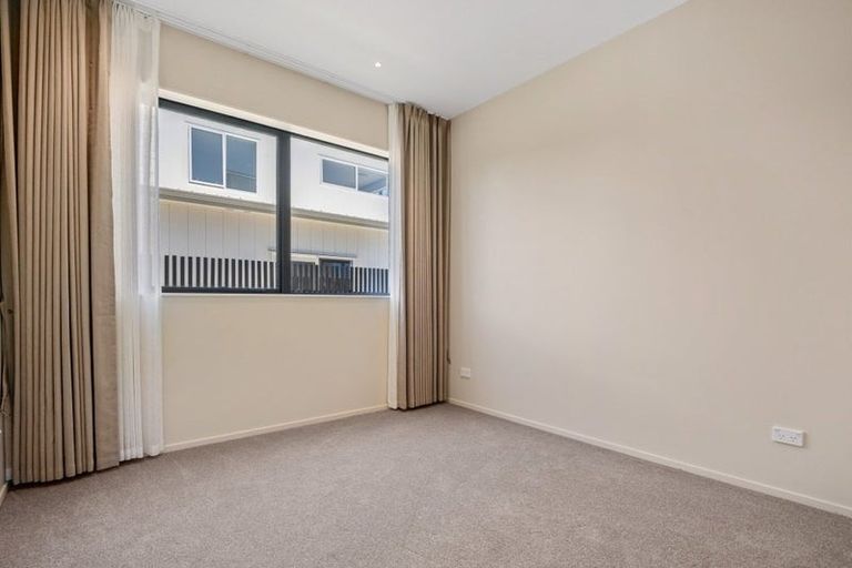 Photo of property in 43 Bristol Freighter Road, Hobsonville, 0616
