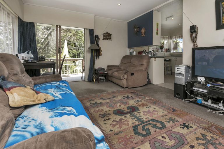 Photo of property in 1/75 Sabulite Road, Kelston, Auckland, 0602