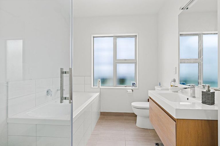 Photo of property in 32 Fairwater Road, Warkworth, 0910