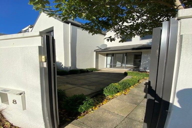 Photo of property in 8 Oakford Close, Riccarton, Christchurch, 8011