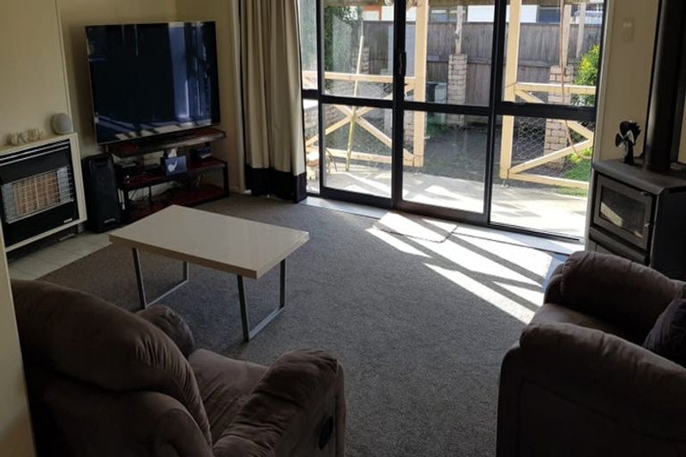 Photo of property in 8 Farnham Place, Bell Block, New Plymouth, 4312