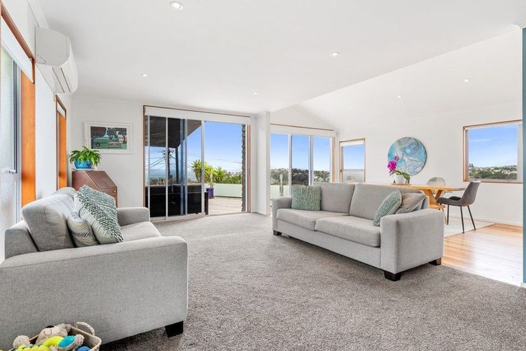 Photo of property in 33 Totara Road, Stanmore Bay, Whangaparaoa, 0932