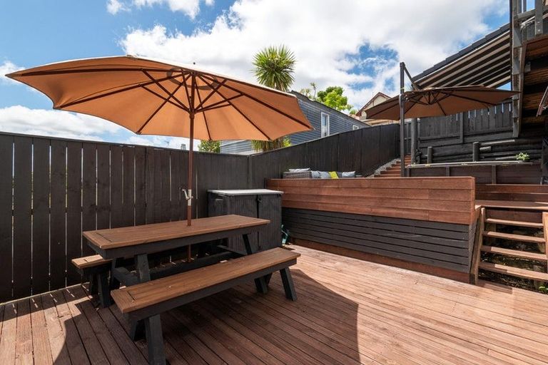 Photo of property in 1/38 Birkdale Road, Birkdale, Auckland, 0626