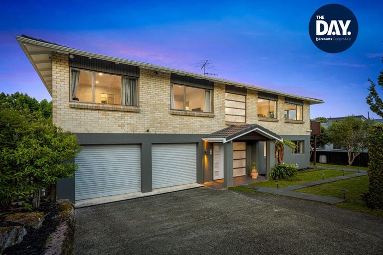 Photo of property in 14 Portsea Place, Chatswood, Auckland, 0626