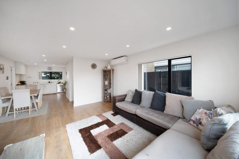 Photo of property in 6 Nga Waka Place, Mangere, Auckland, 2022