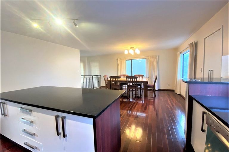 Photo of property in 4 Luxor Place, Massey, Auckland, 0614