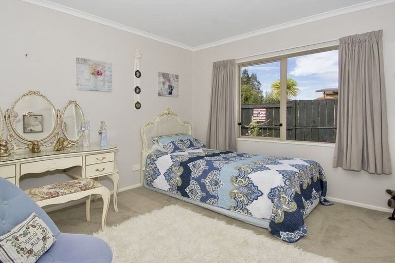 Photo of property in 1 Mcleod Place, Papamoa Beach, Papamoa, 3118