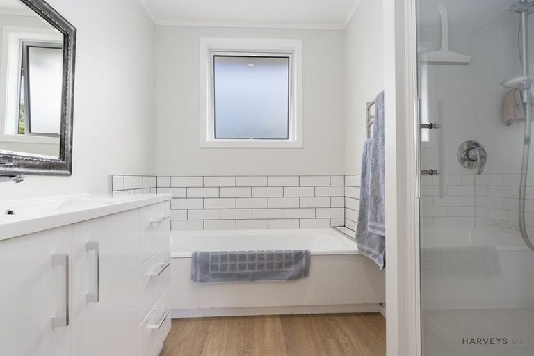 Photo of property in 21 Sunvue Road, Glen Eden, Auckland, 0602