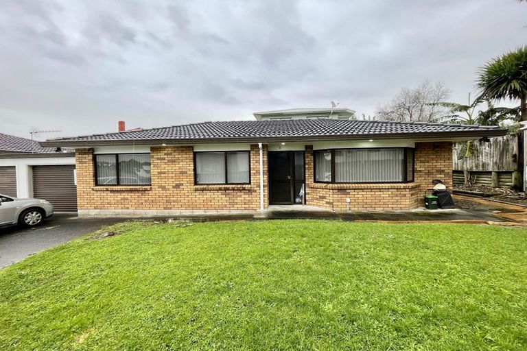 Photo of property in 2/27 Rata Street, New Lynn, Auckland, 0600