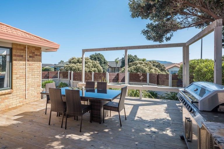 Photo of property in 18 Kotuku Drive, Paraparaumu Beach, Paraparaumu, 5032