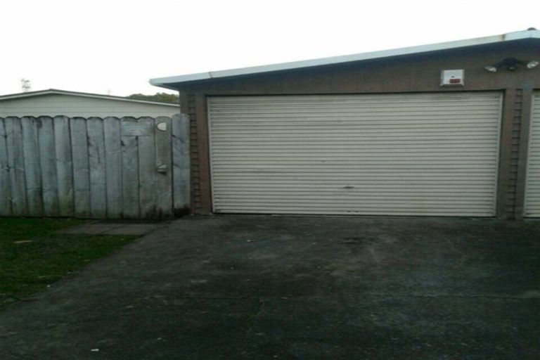 Photo of property in 17 Huruhuru Road, Massey, Auckland, 0614