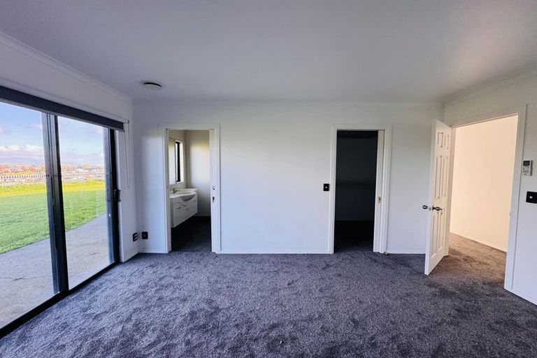 Photo of property in 69 Royal Oak Drive, Kelvin Grove, Palmerston North, 4414