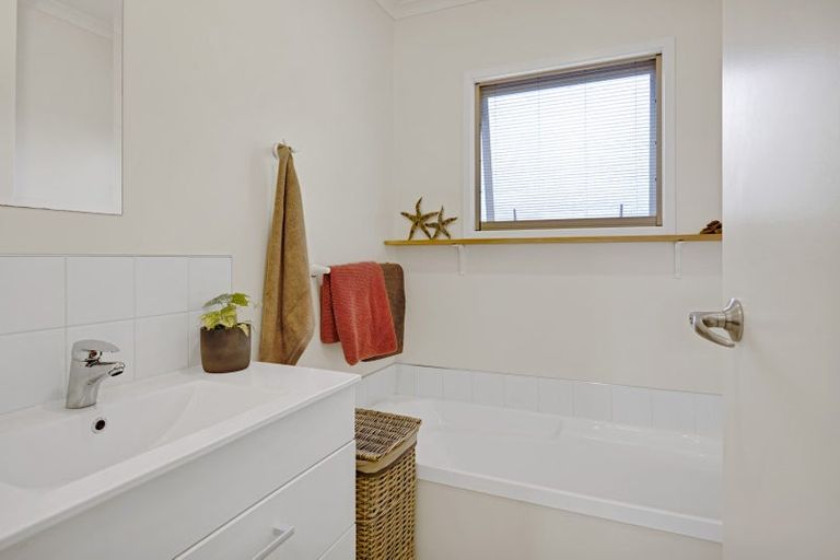Photo of property in 164 Cross Road, Lepperton, New Plymouth, 4373