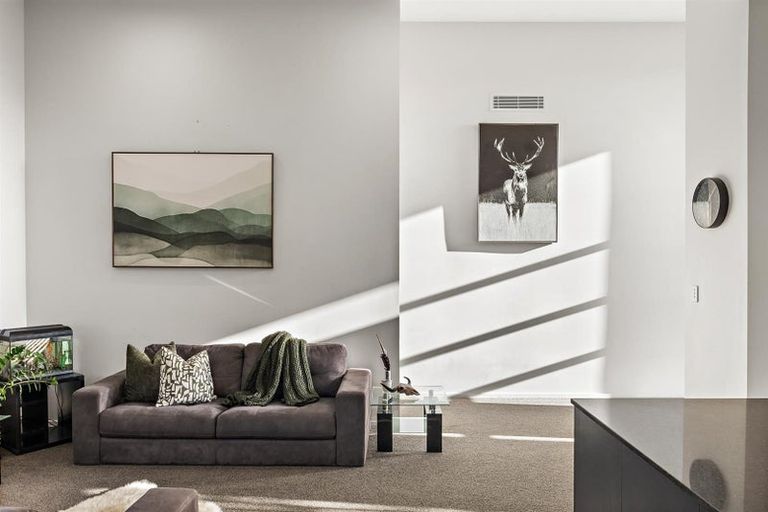 Photo of property in 8 Sir Lincoln Drive, Kumeu, 0810