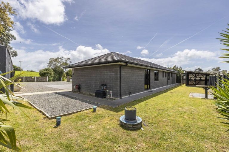 Photo of property in 1402 Devon Road, Brixton, Waitara, 4382