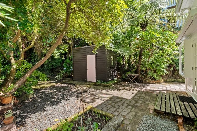 Photo of property in 21 Northland Road, Northland, Wellington, 6012