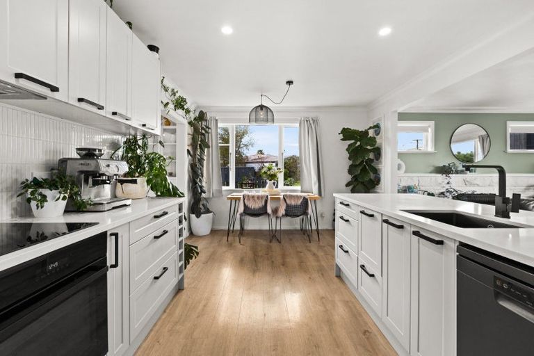 Photo of property in 5 Gavin Black Street, Meeanee, Napier, 4112