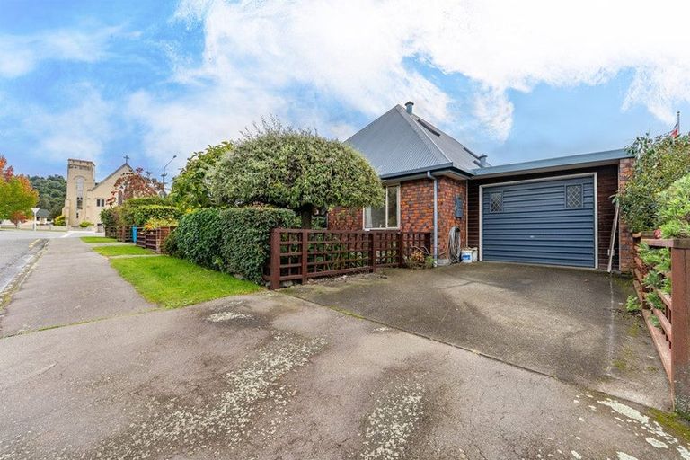 Photo of property in 23 Hislop Street, Geraldine, 7930