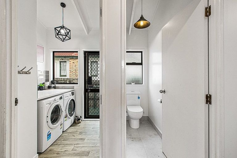 Photo of property in 2/33 Forest Hill Road, Henderson, Auckland, 0612