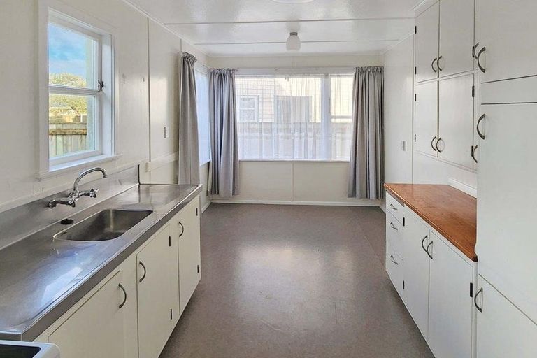 Photo of property in 2 Avery Grove, Boulcott, Lower Hutt, 5011