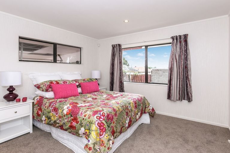 Photo of property in 29 Hill Crescent, New Lynn, Auckland, 0600