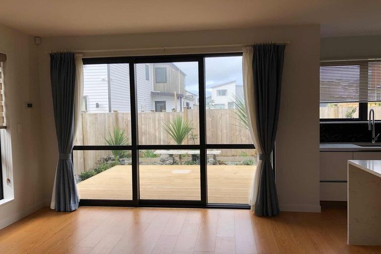 Photo of property in 41 Toanui Road, Hobsonville, Auckland, 0616