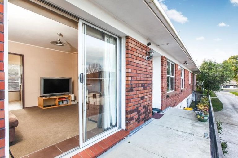 Photo of property in 2/51 Girrahween Drive, Totara Vale, Auckland, 0629