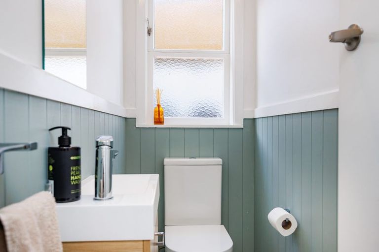 Photo of property in 15 Colombo Street, Hokowhitu, Palmerston North, 4410