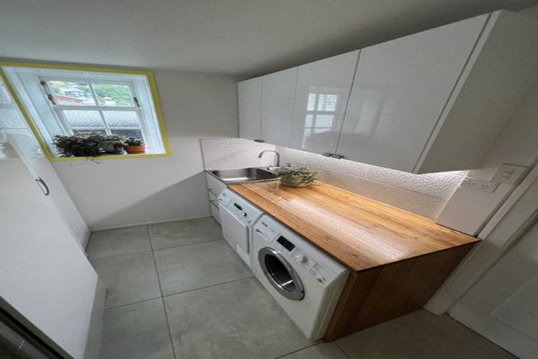 Photo of property in 132 Lyall Parade, Lyall Bay, Wellington, 6022