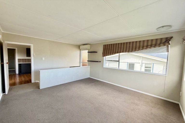 Photo of property in 17a Castle Crescent, Stokes Valley, Lower Hutt, 5019