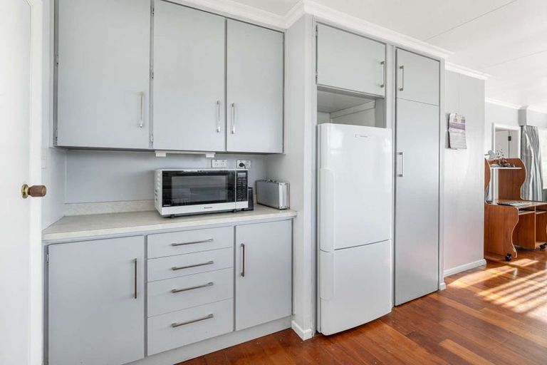 Photo of property in 2 Winchester Street, Levin, 5510