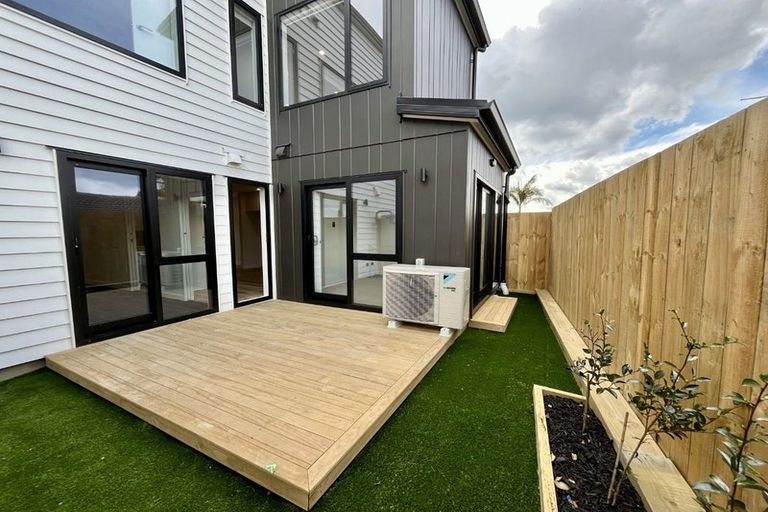 Photo of property in 98c Royal Road, Massey, Auckland, 0614