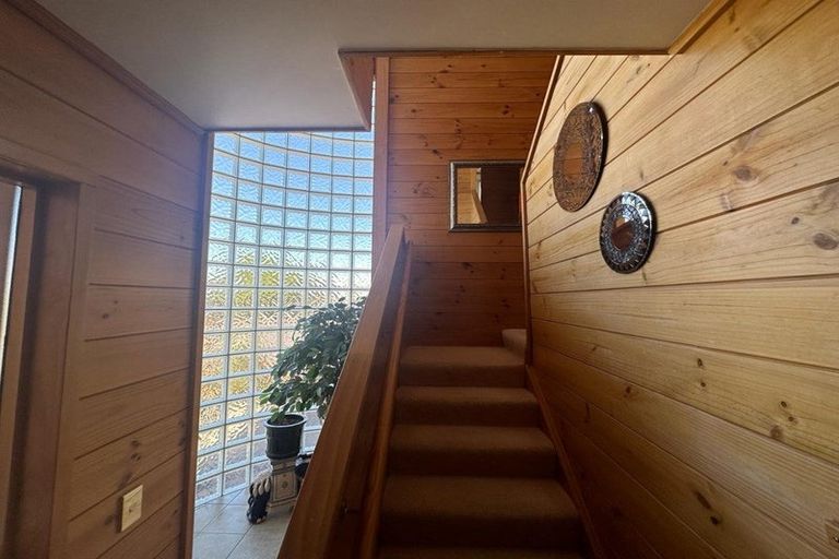 Photo of property in 80 Flanshaw Road, Te Atatu South, Auckland, 0610