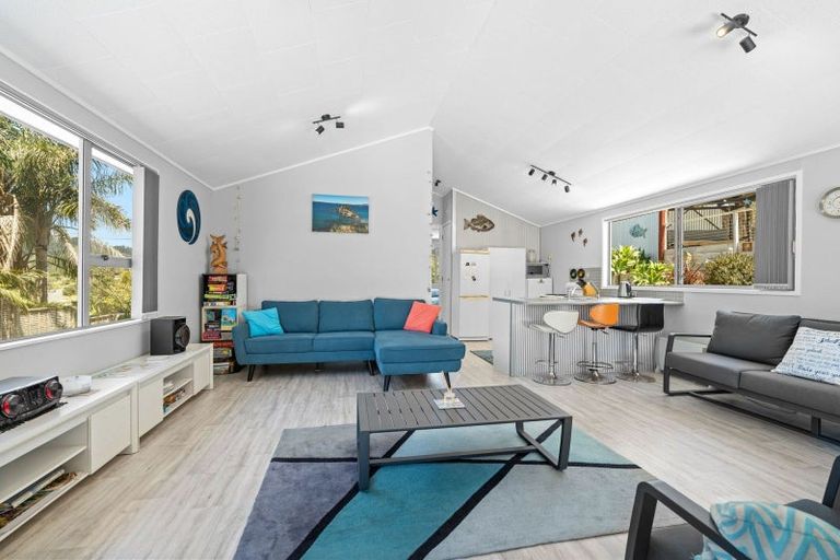 Photo of property in 143 Oakura Road, Oakura, Hikurangi, 0184