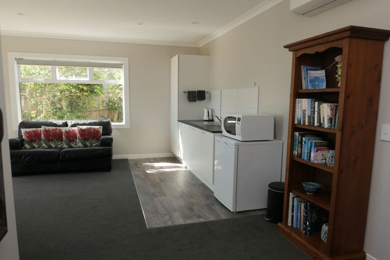 Photo of property in 104 Seaview Road, Paraparaumu Beach, Paraparaumu, 5032