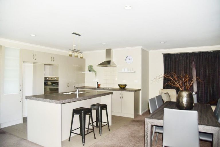 Photo of property in 112 Saint James Drive, Huntington, Hamilton, 3210