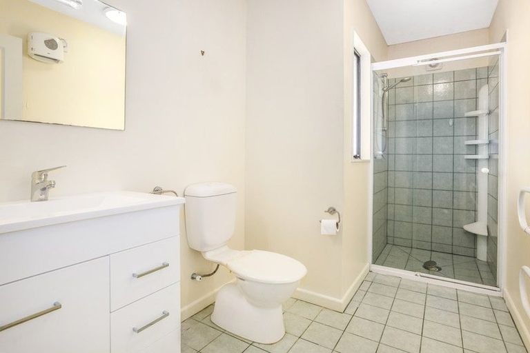 Photo of property in 54 Kakariki Grove, Waikanae, 5036