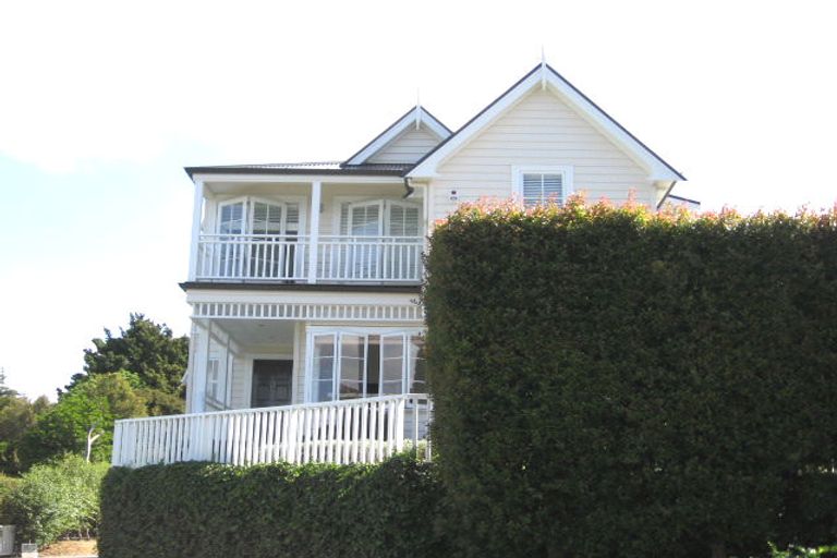 Photo of property in 8 Peregrine Place, Birkenhead, Auckland, 0626