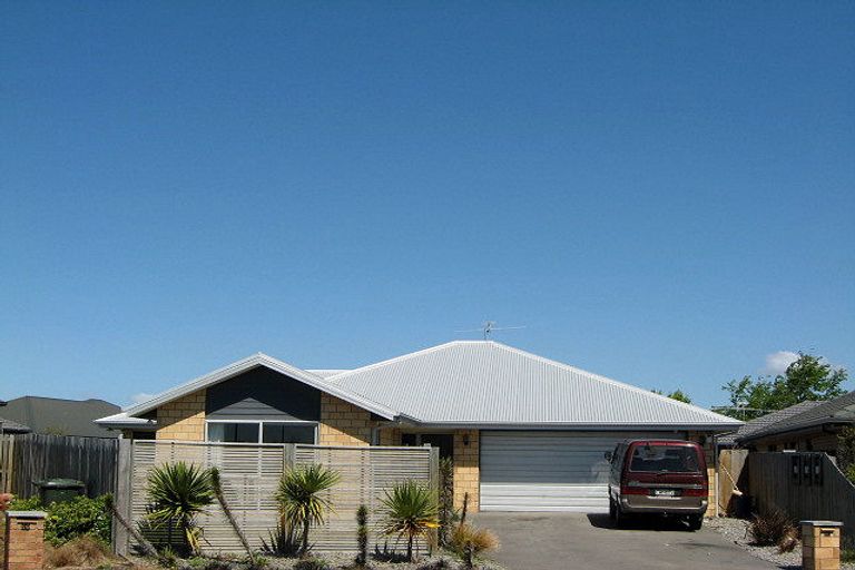 Photo of property in 31 Coolspring Way, Redwood, Christchurch, 8051