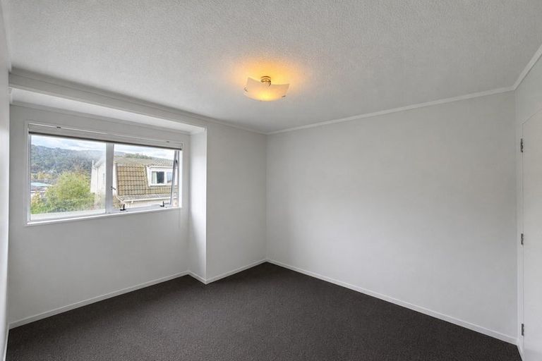 Photo of property in 24 Wagon Road, Stokes Valley, Lower Hutt, 5019