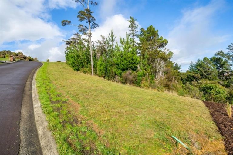 Photo of property in 28 Mount Marua Way, Timberlea, Upper Hutt, 5018