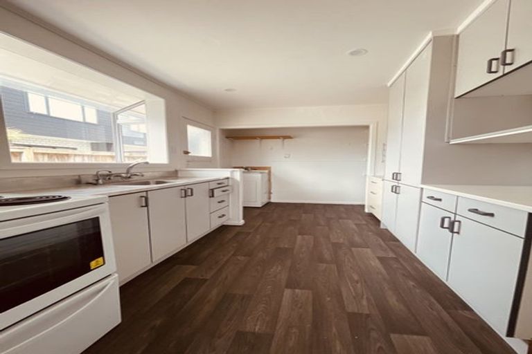 Photo of property in 49 Neil Avenue, Te Atatu Peninsula, Auckland, 0610